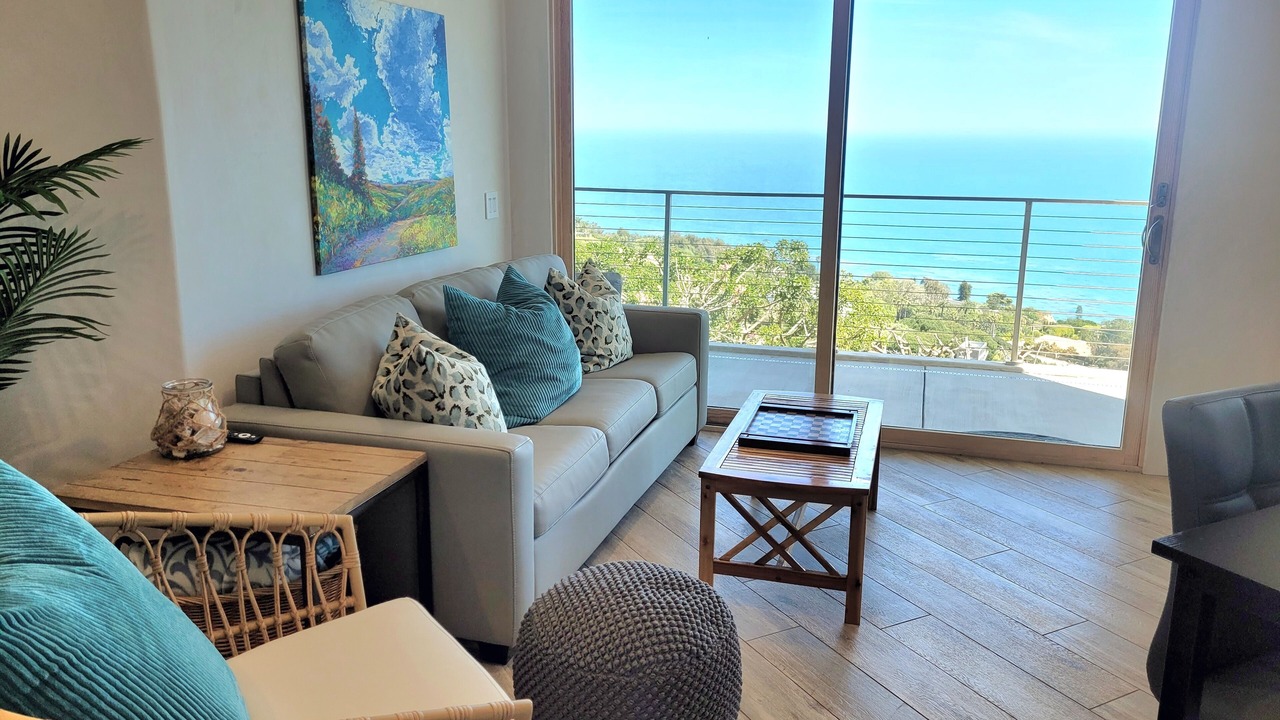 Photo of Livingroom in Western Malibu