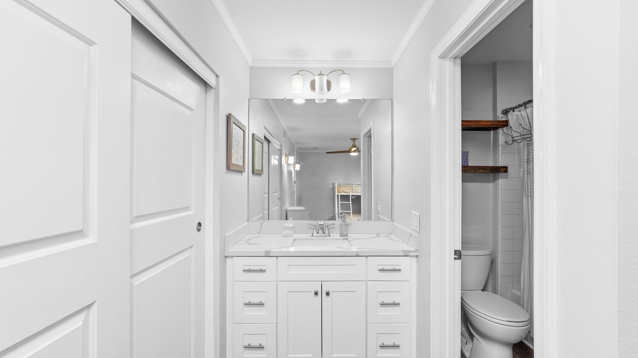 Photo of Bathroom in Los Cerritos