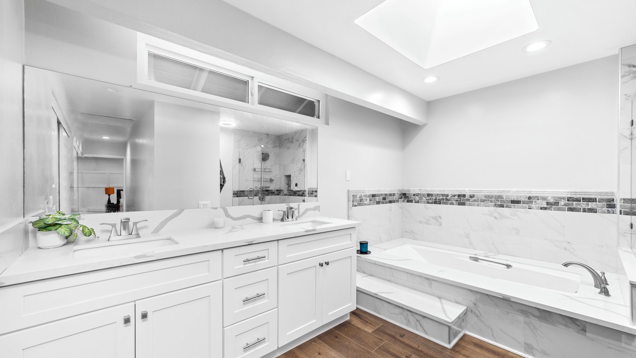 Photo of Bathroom in Los Cerritos