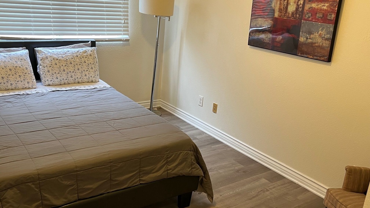 Photo of Bedroom in Lake Balboa