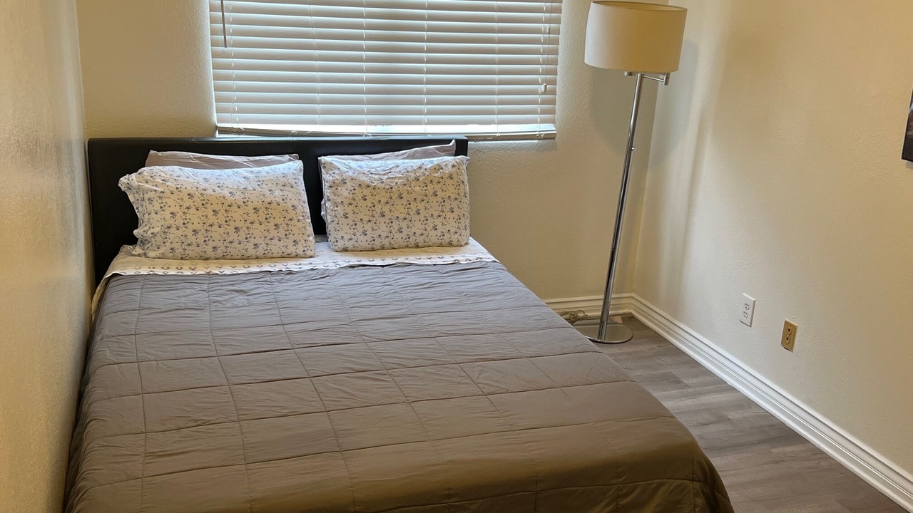 Photo of Bedroom in Lake Balboa