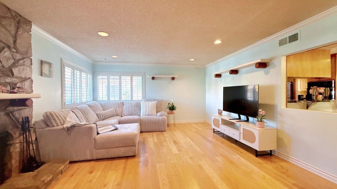 Photo of Livingroom in Southeast Anaheim