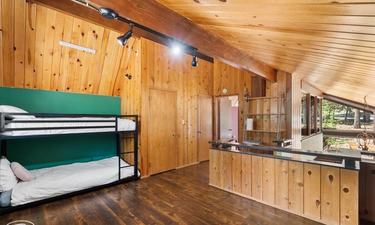Photo of Bedroom in Wrightwood