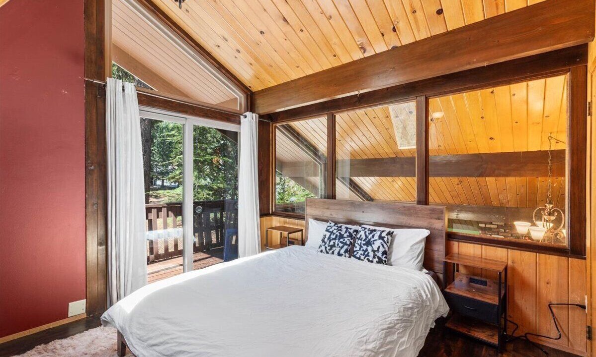 Photo of Bedroom in Wrightwood