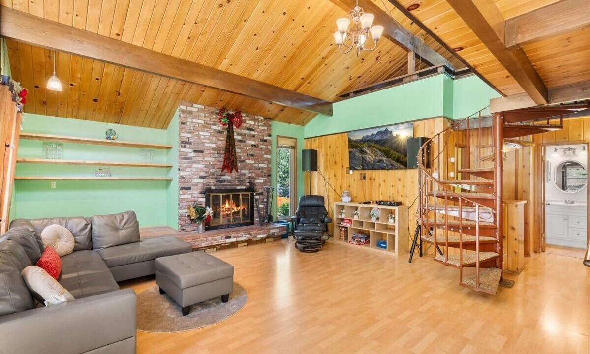 Photo of Livingroom in Wrightwood