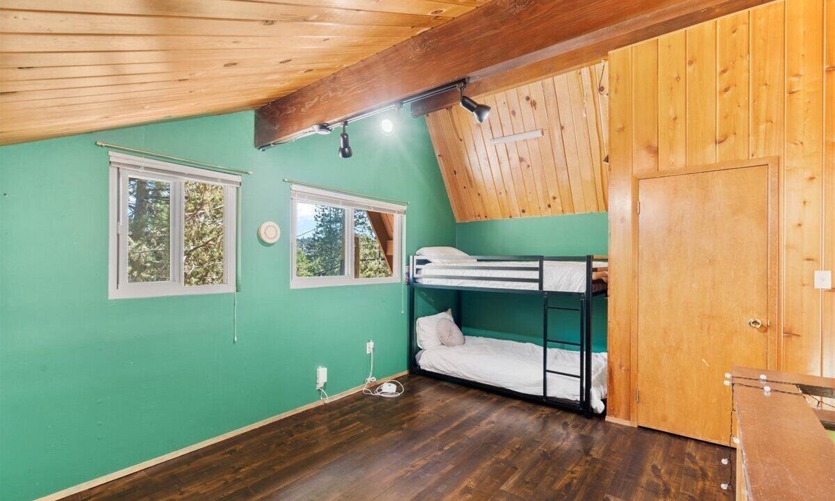 Photo of Bedroom in Wrightwood