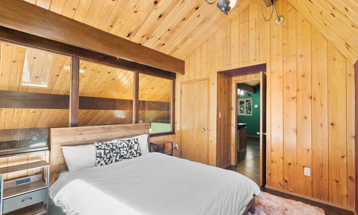 Photo of Bedroom in Wrightwood