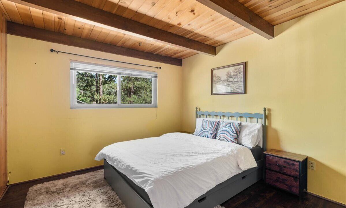 Photo of Bedroom in Wrightwood