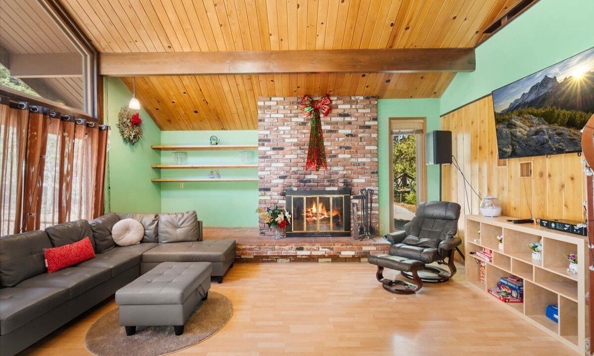 Photo of Livingroom in Wrightwood