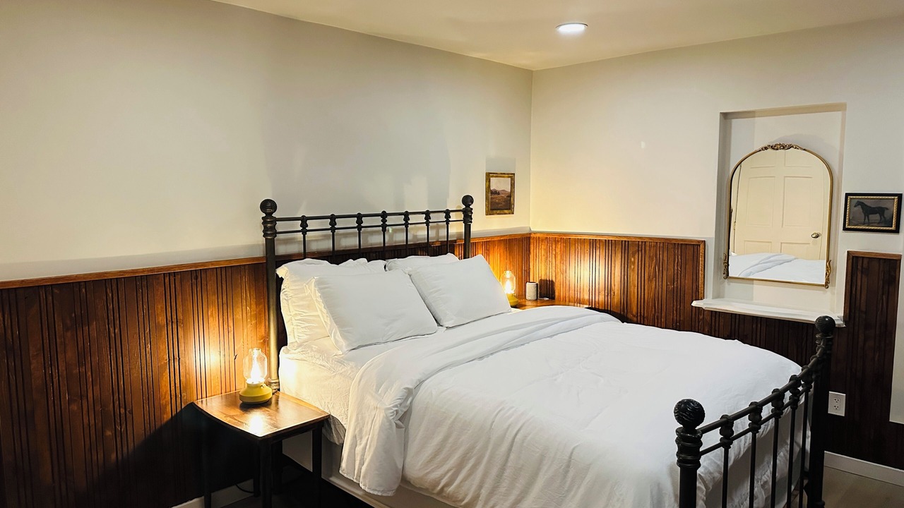 Photo of Bedroom in West Athens