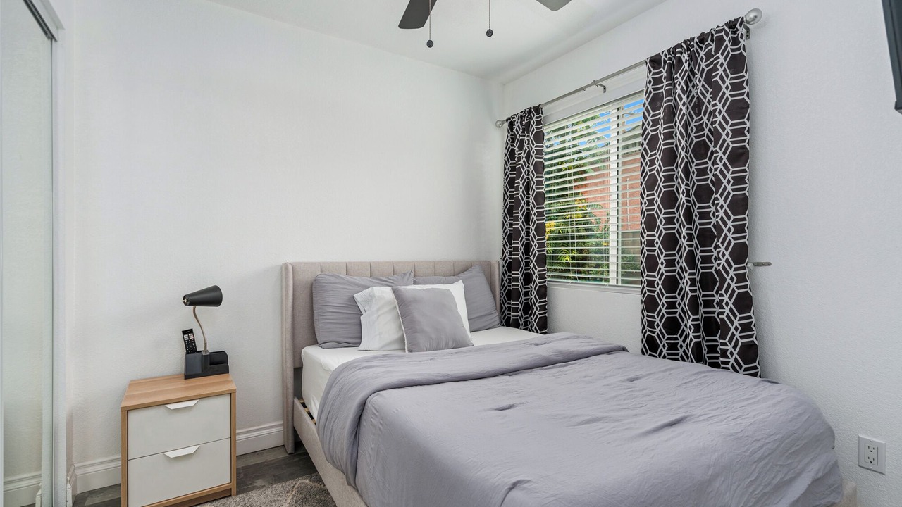 Photo of Bedroom in North Long Beach