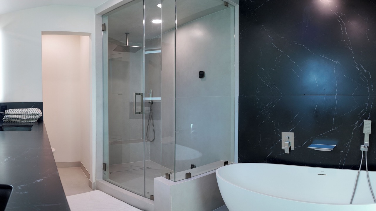 Photo of Bathroom in Beverlywood