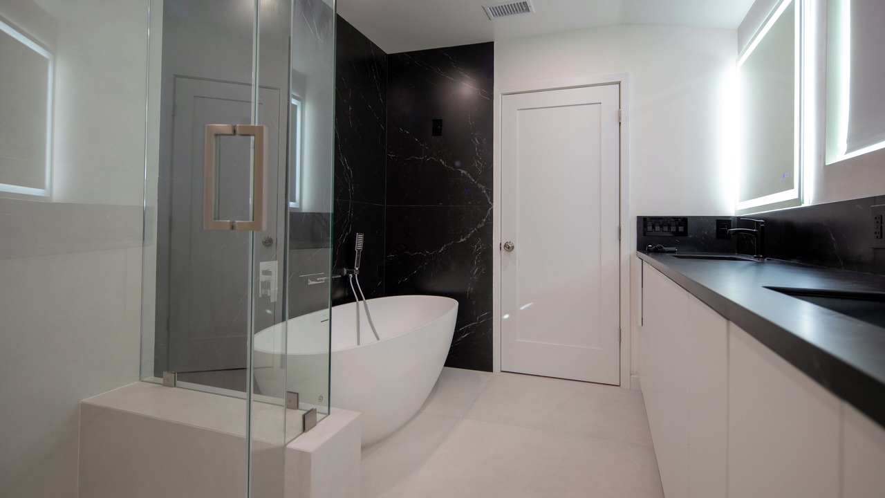 Photo of Bathroom in Beverlywood