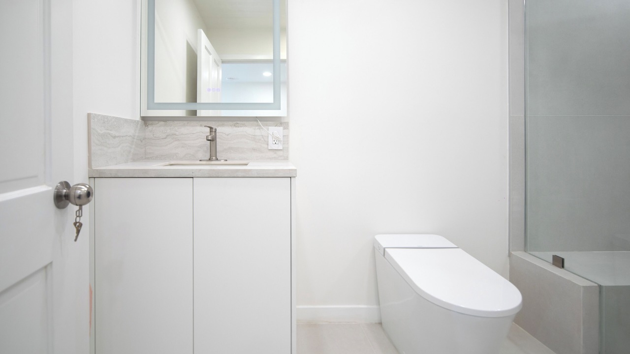 Photo of Bathroom in Beverlywood