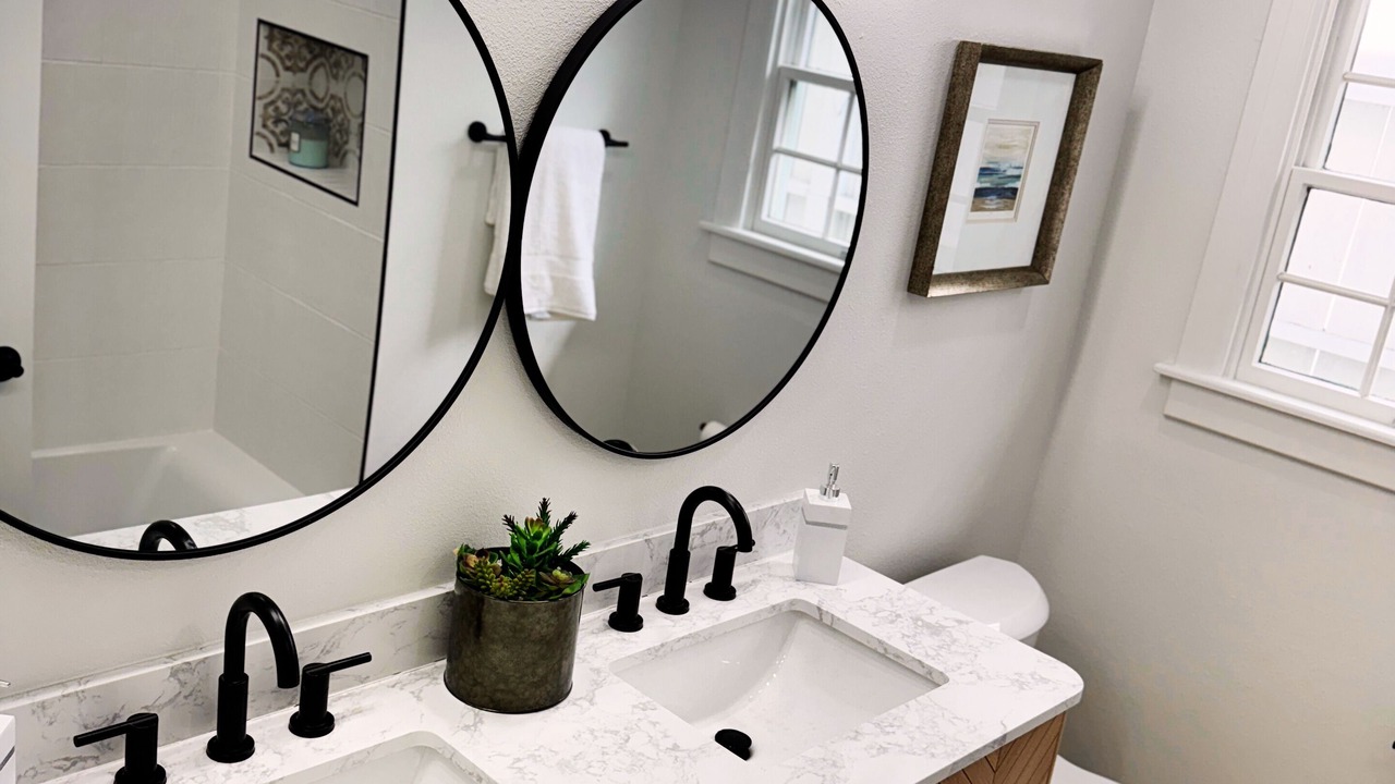 Photo of Bathroom in Belmont Shore