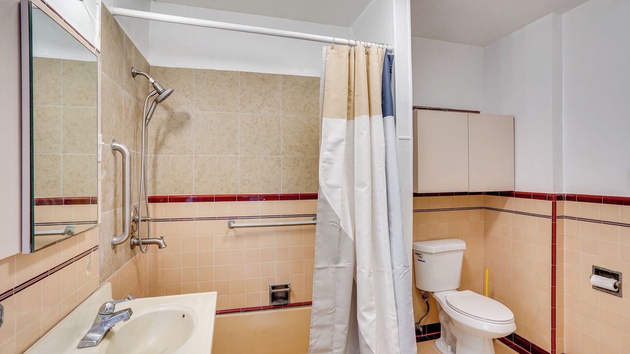 Photo of Bathroom in Northwest San Pedro