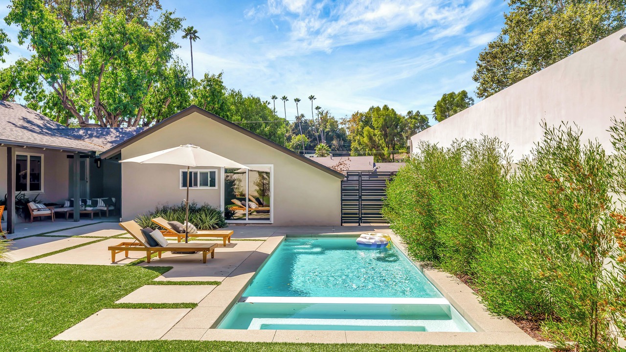 Photo of Outdoor in Woodland Hills