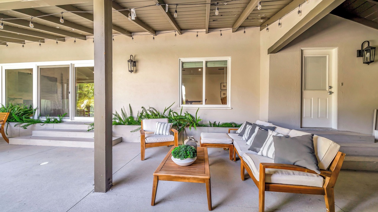 Photo of Patio Balcony in Woodland Hills