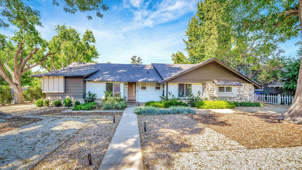 Photo of Outdoor in Woodland Hills