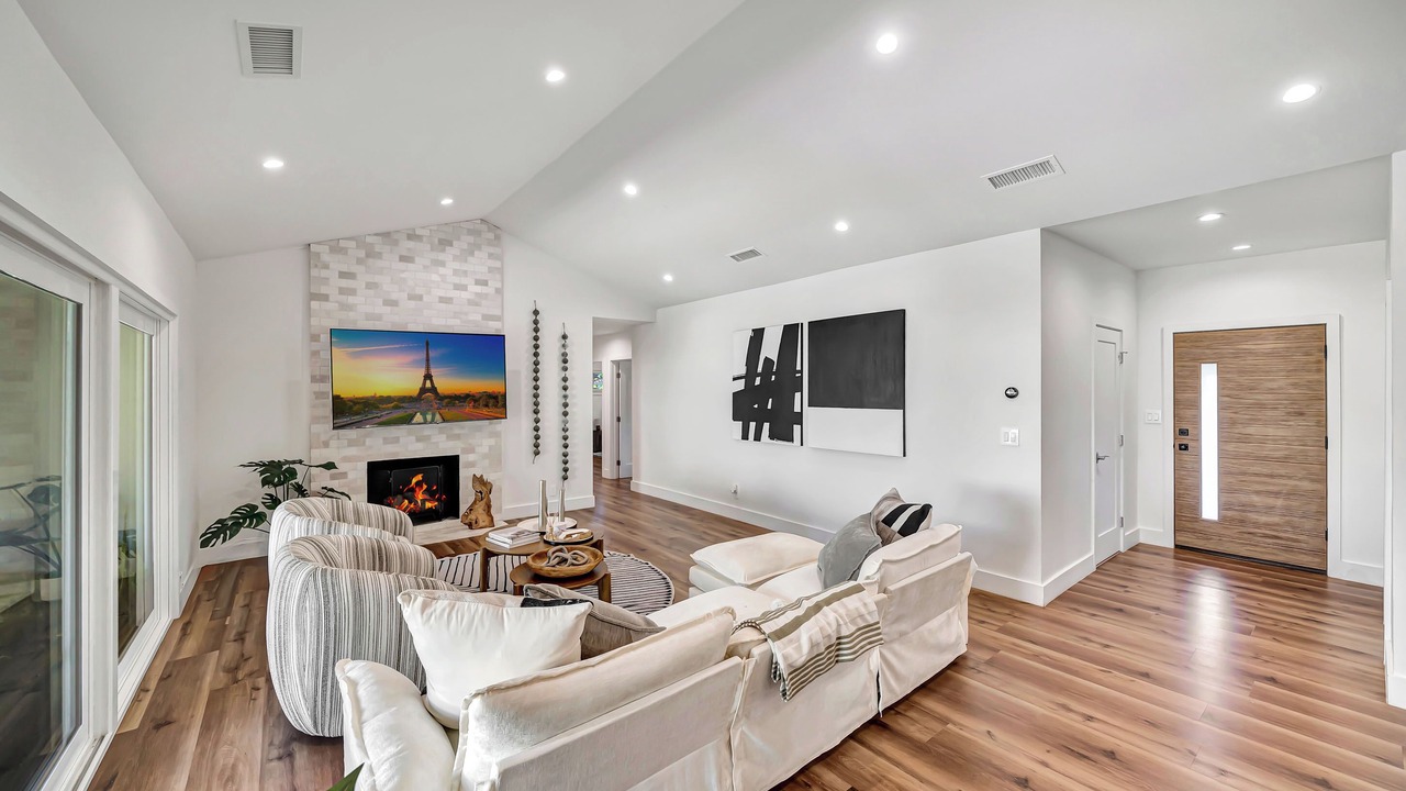 Photo of Livingroom in Woodland Hills