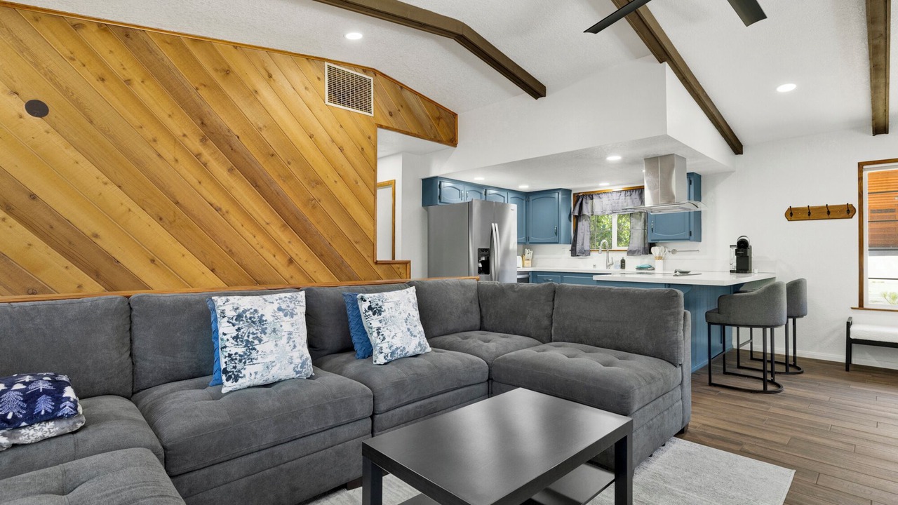 Photo of Livingroom in Whispering Forest