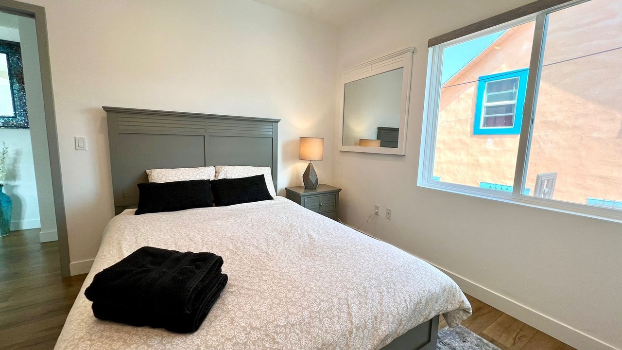 Photo of Bedroom in Pico-Union