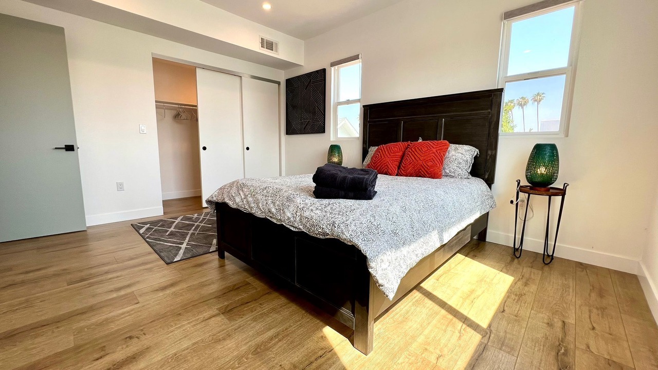 Photo of Bedroom in Pico-Union