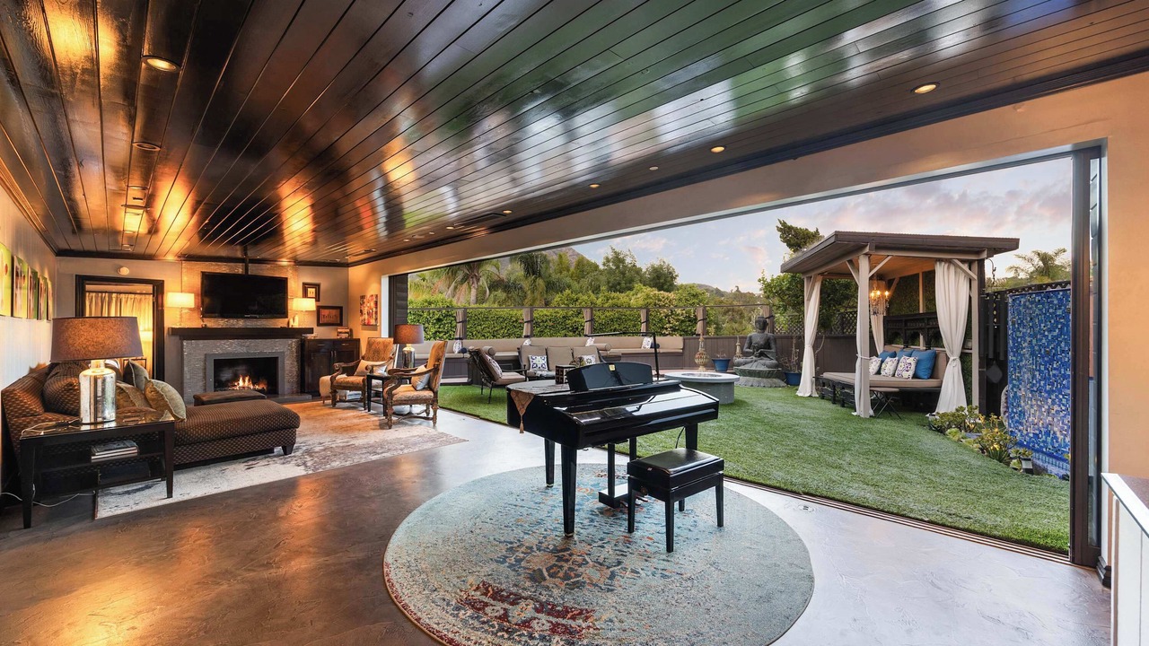Photo of Livingroom in Los Angeles