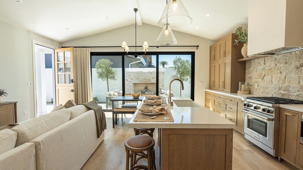 Photo of Kitchen in East Side Costa Mesa