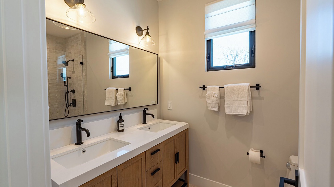 Photo of Bathroom in East Side Costa Mesa