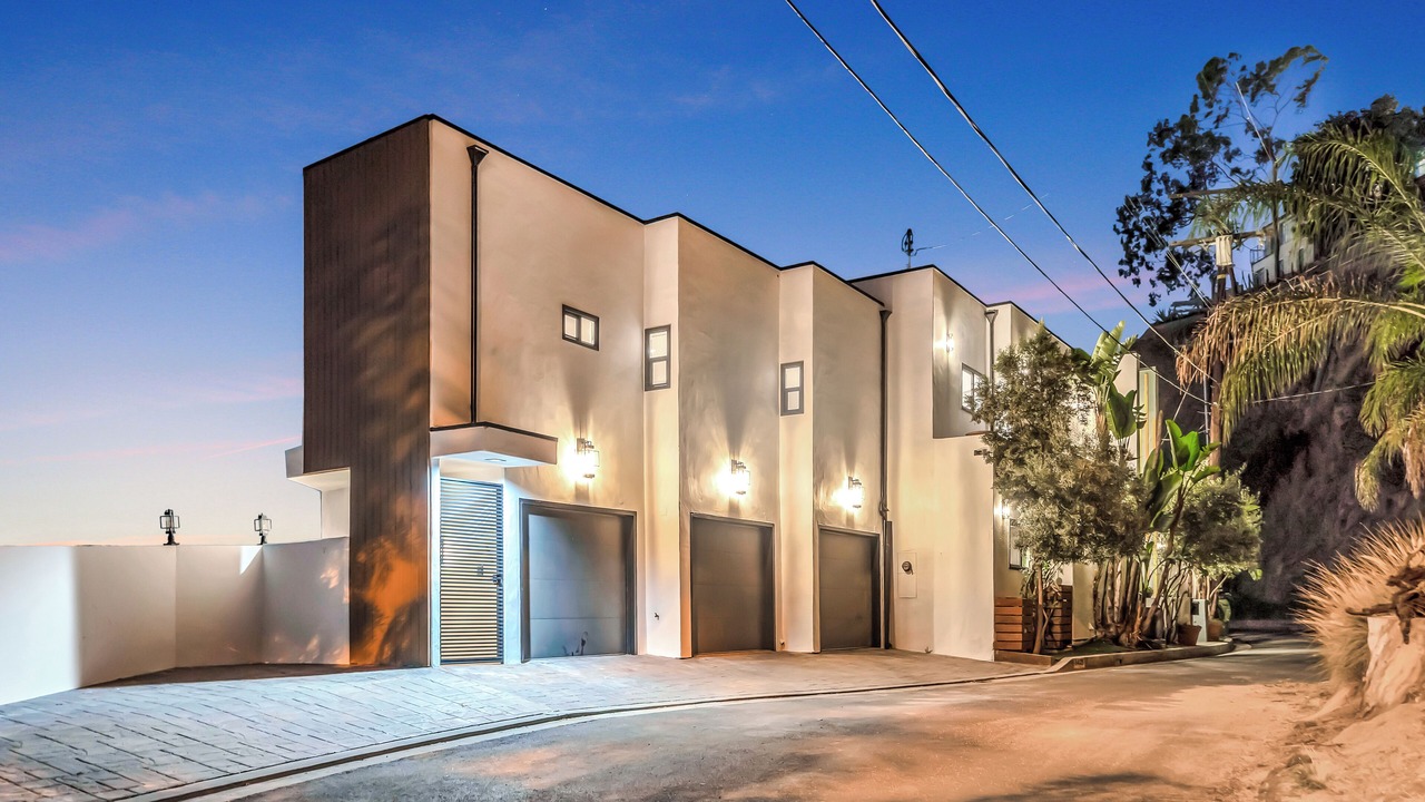 Photo of Outdoor in Hollywood Hills West