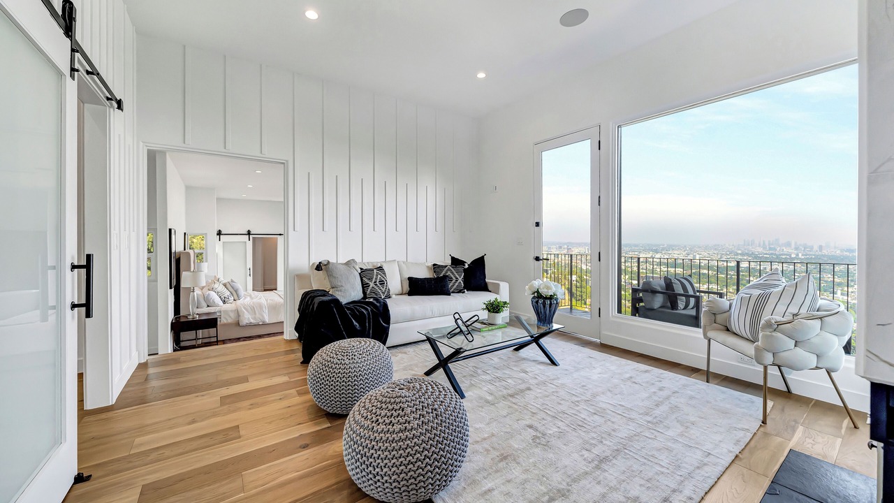 Photo of Livingroom in Hollywood Hills West
