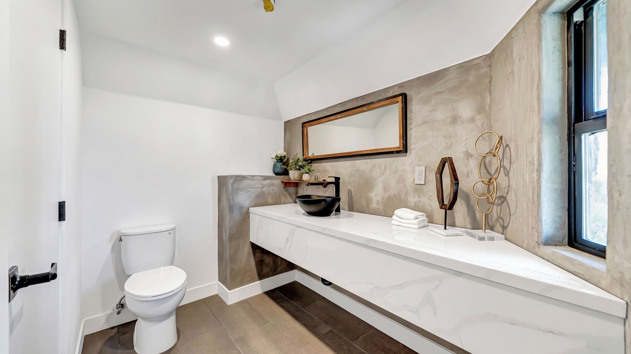 Photo of Bathroom in Hollywood Hills West