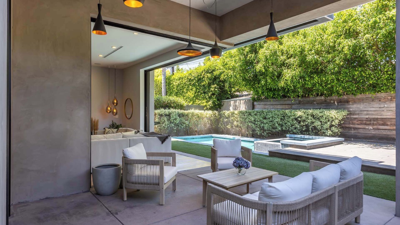 Photo of Patio Balcony in Mid-Wilshire