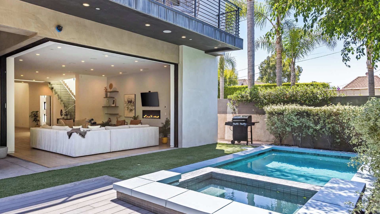 Photo of Patio Balcony in Mid-Wilshire