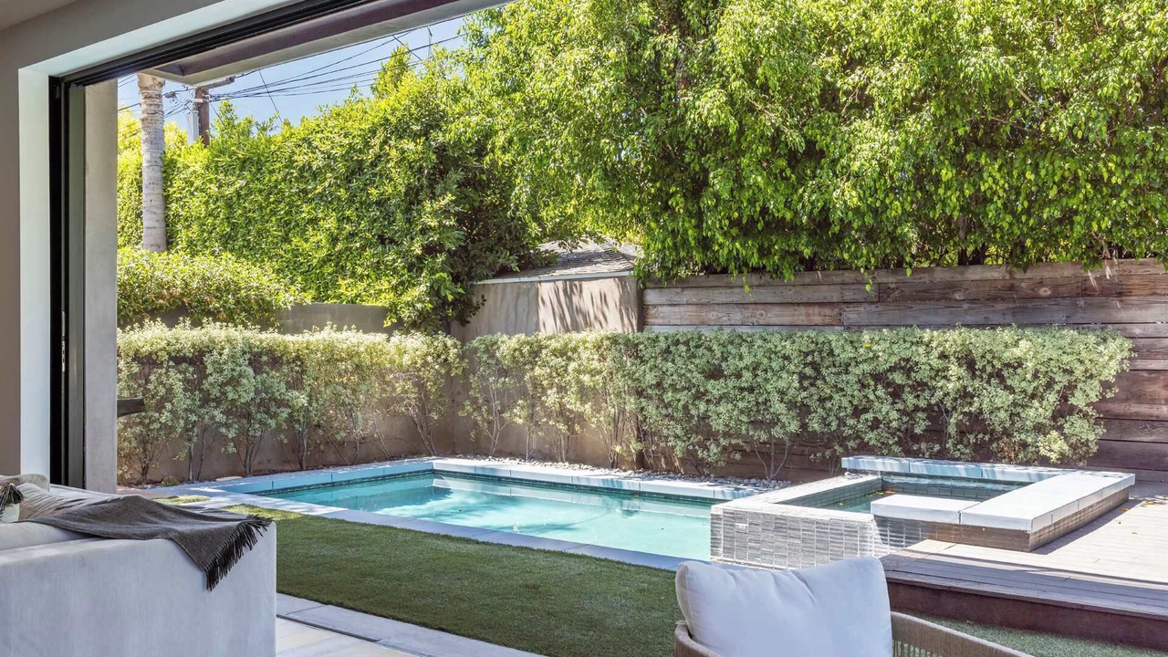 Photo of Outdoor in Mid-Wilshire
