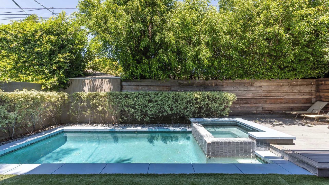 Photo of Outdoor in Mid-Wilshire