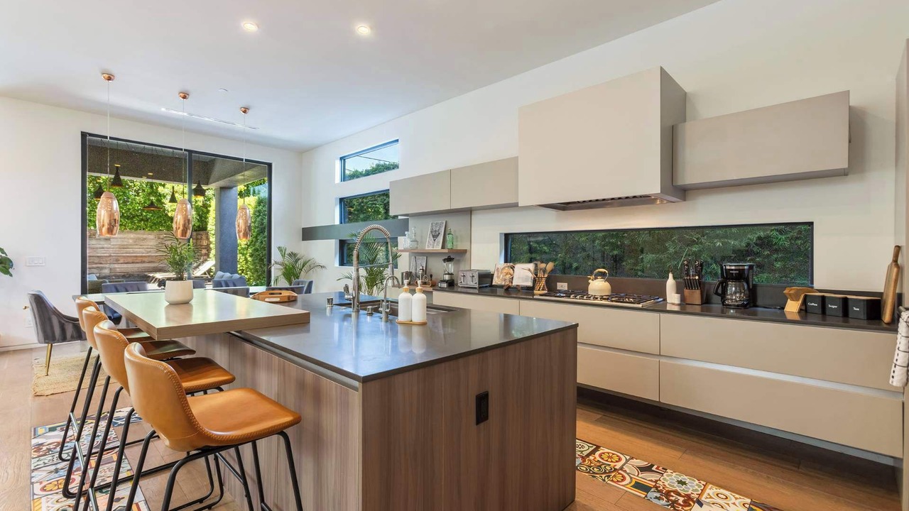 Photo of Kitchen in Mid-Wilshire