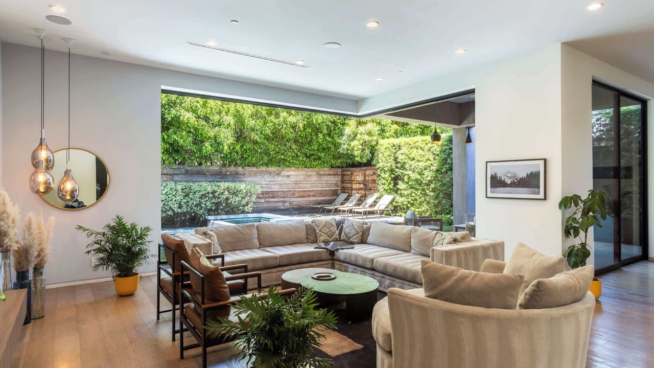 Photo of Patio Balcony in Mid-Wilshire