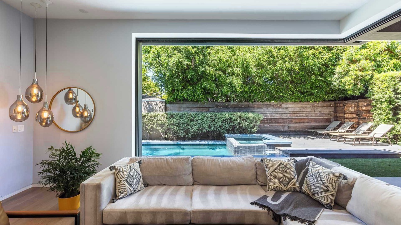 Photo of Livingroom in Mid-Wilshire