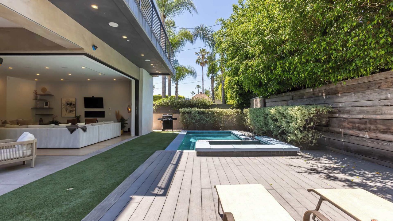 Photo of Patio Balcony in Mid-Wilshire