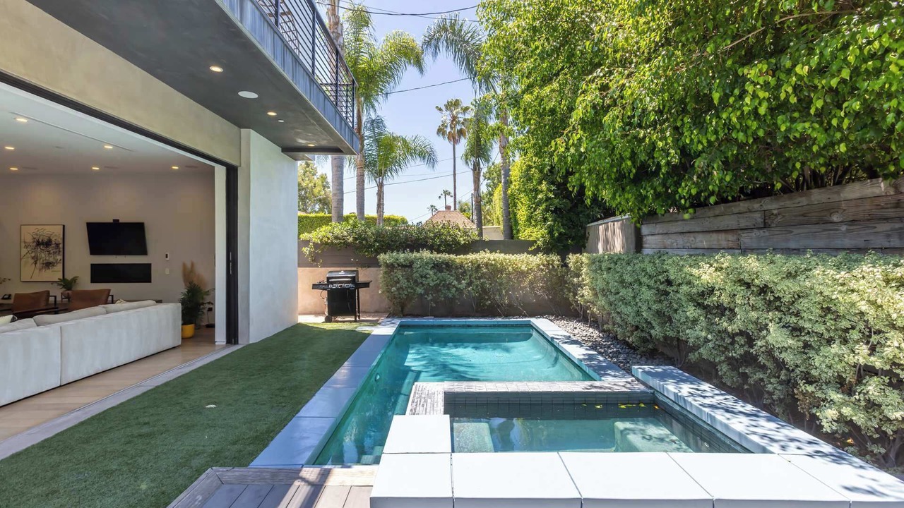 Photo of Outdoor in Mid-Wilshire