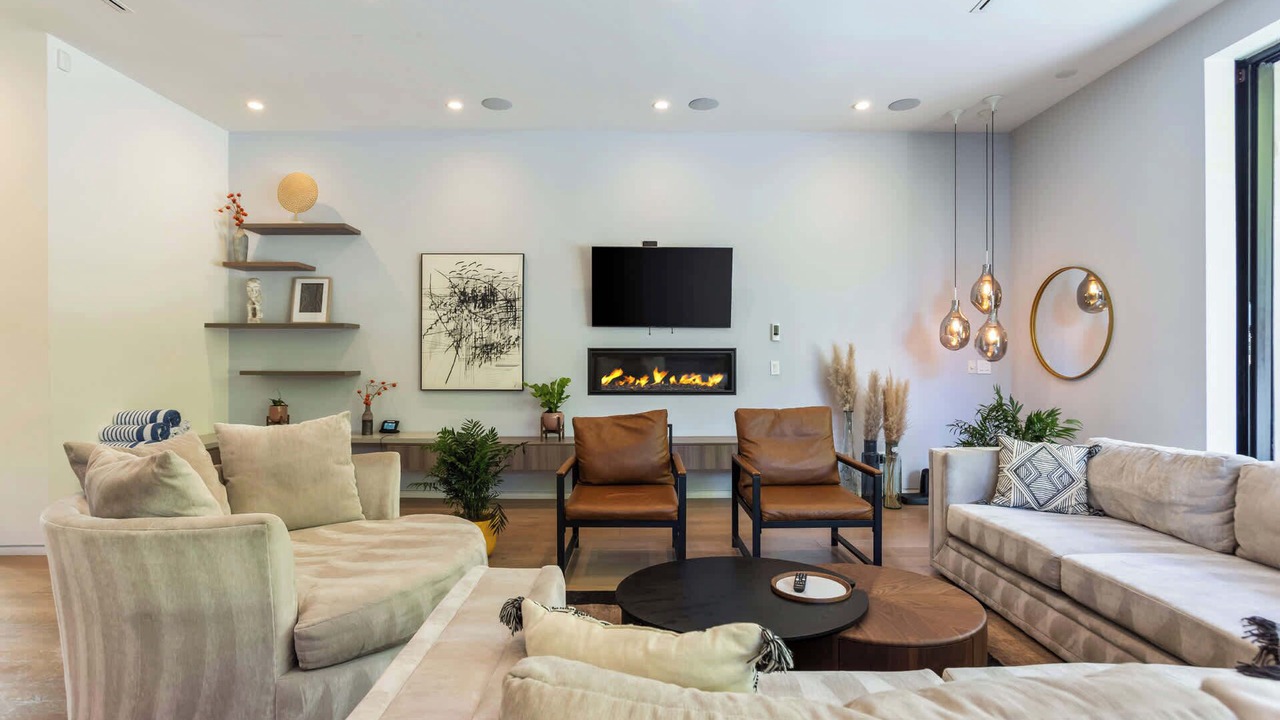 Photo of Livingroom in Mid-Wilshire