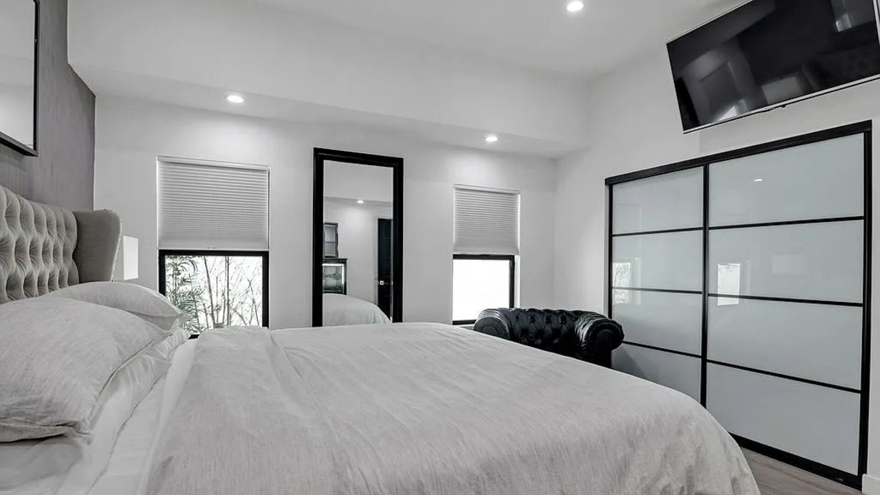 Photo of Bedroom in Greater Wilshire - Hancock Park