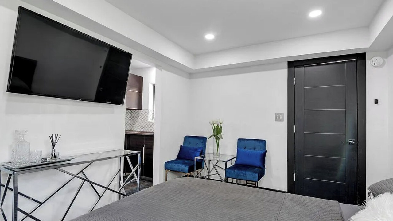 Photo of Bedroom in Greater Wilshire - Hancock Park