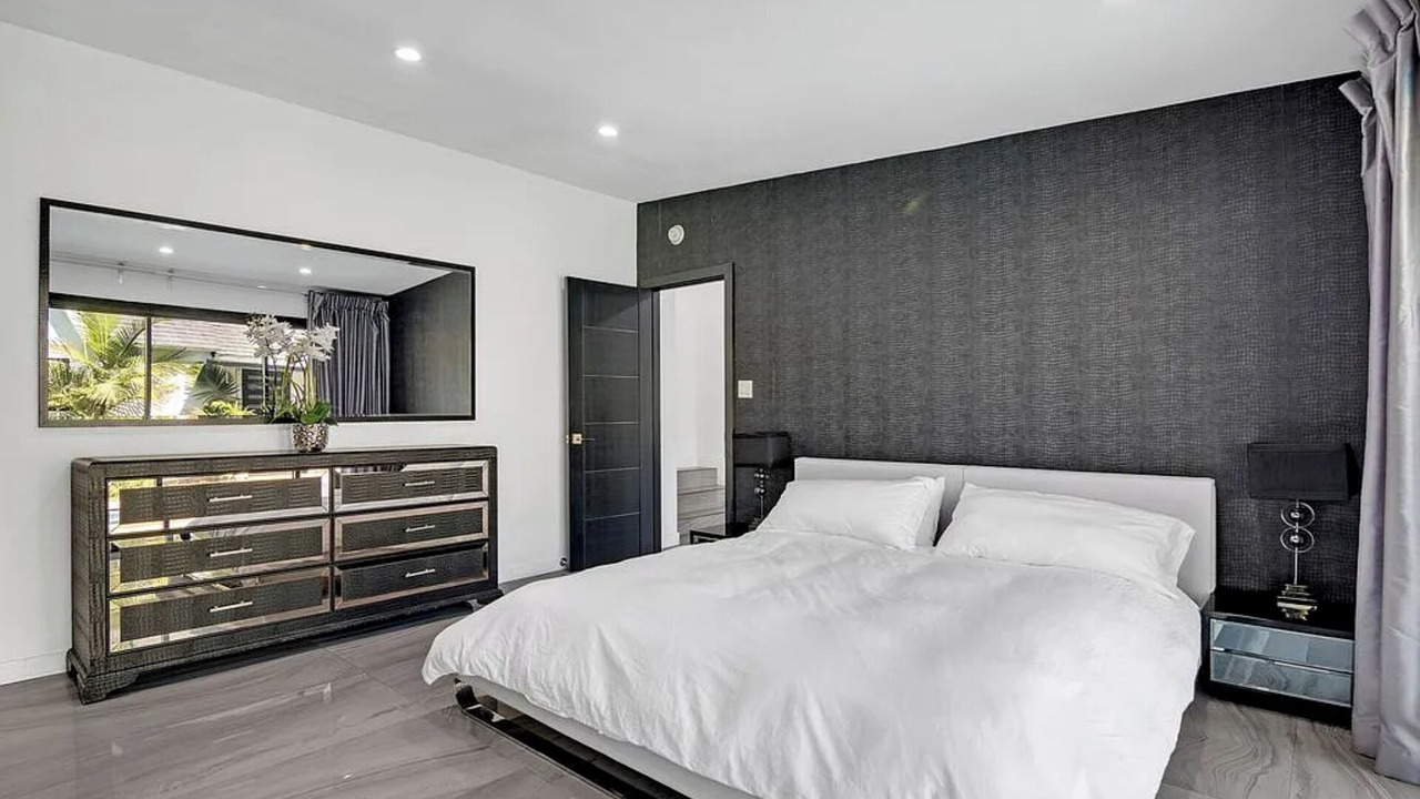 Photo of Bedroom in Greater Wilshire - Hancock Park