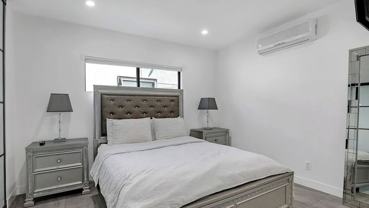 Photo of Bedroom in Greater Wilshire - Hancock Park