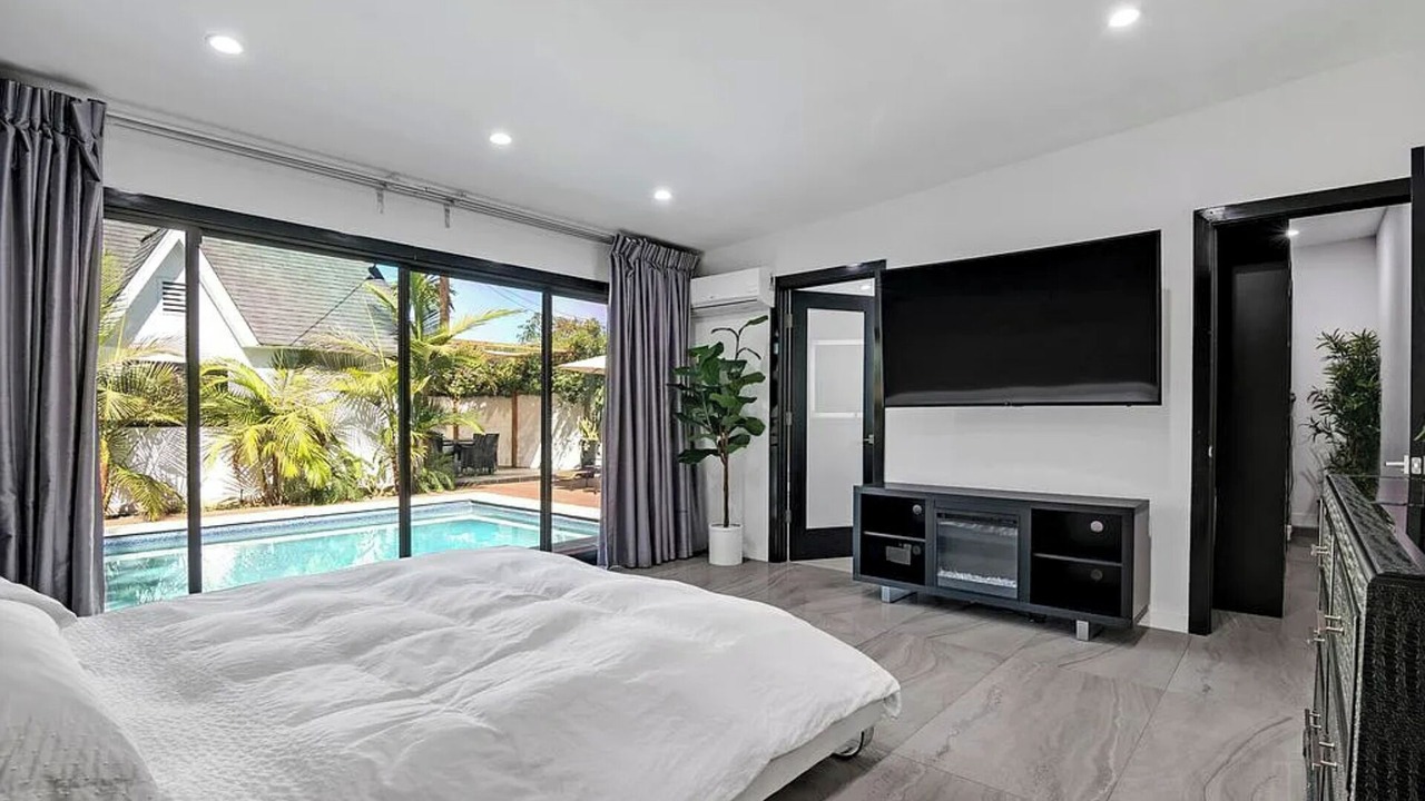Photo of Bedroom in Greater Wilshire - Hancock Park