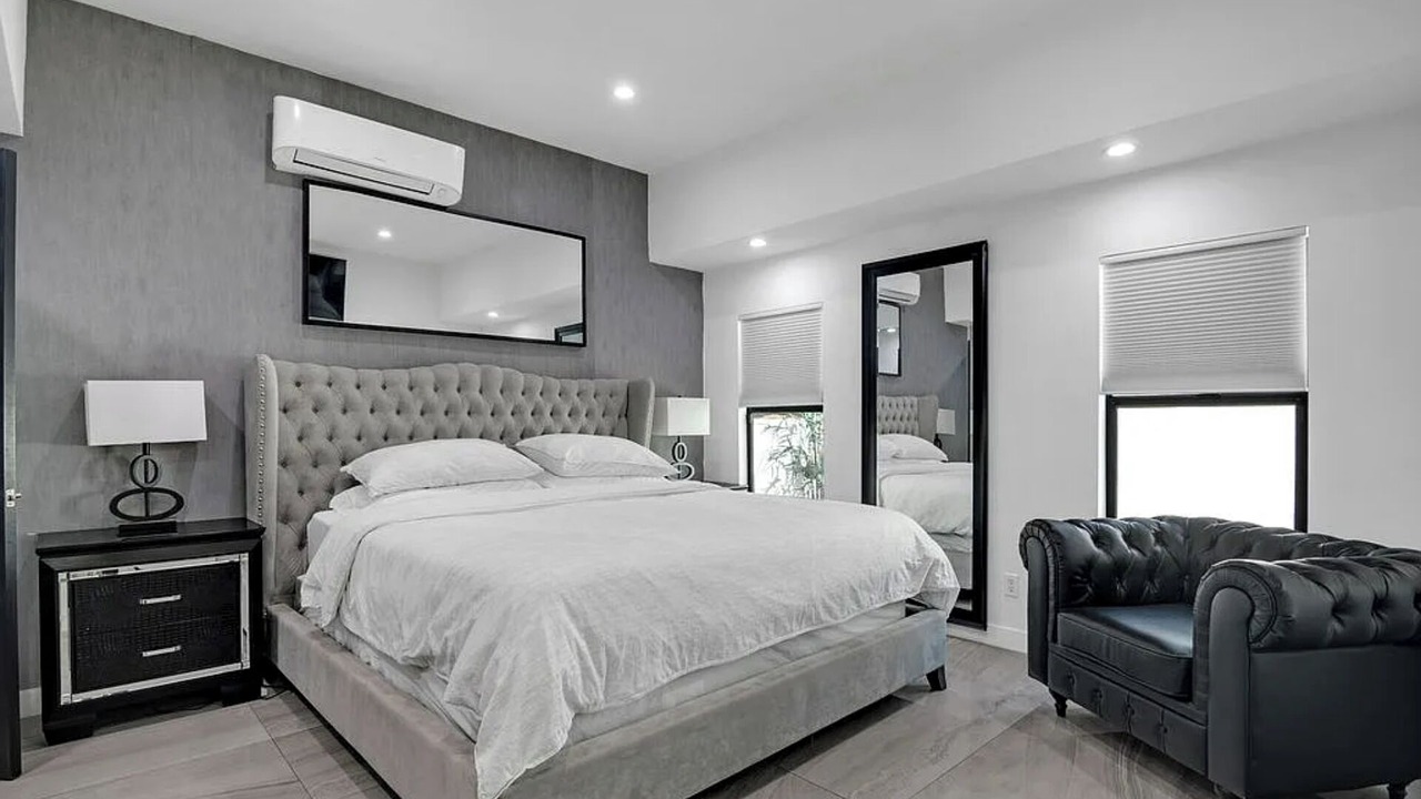 Photo of Bedroom in Greater Wilshire - Hancock Park