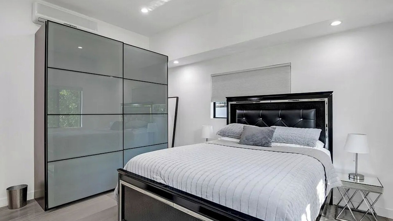Photo of Bedroom in Greater Wilshire - Hancock Park